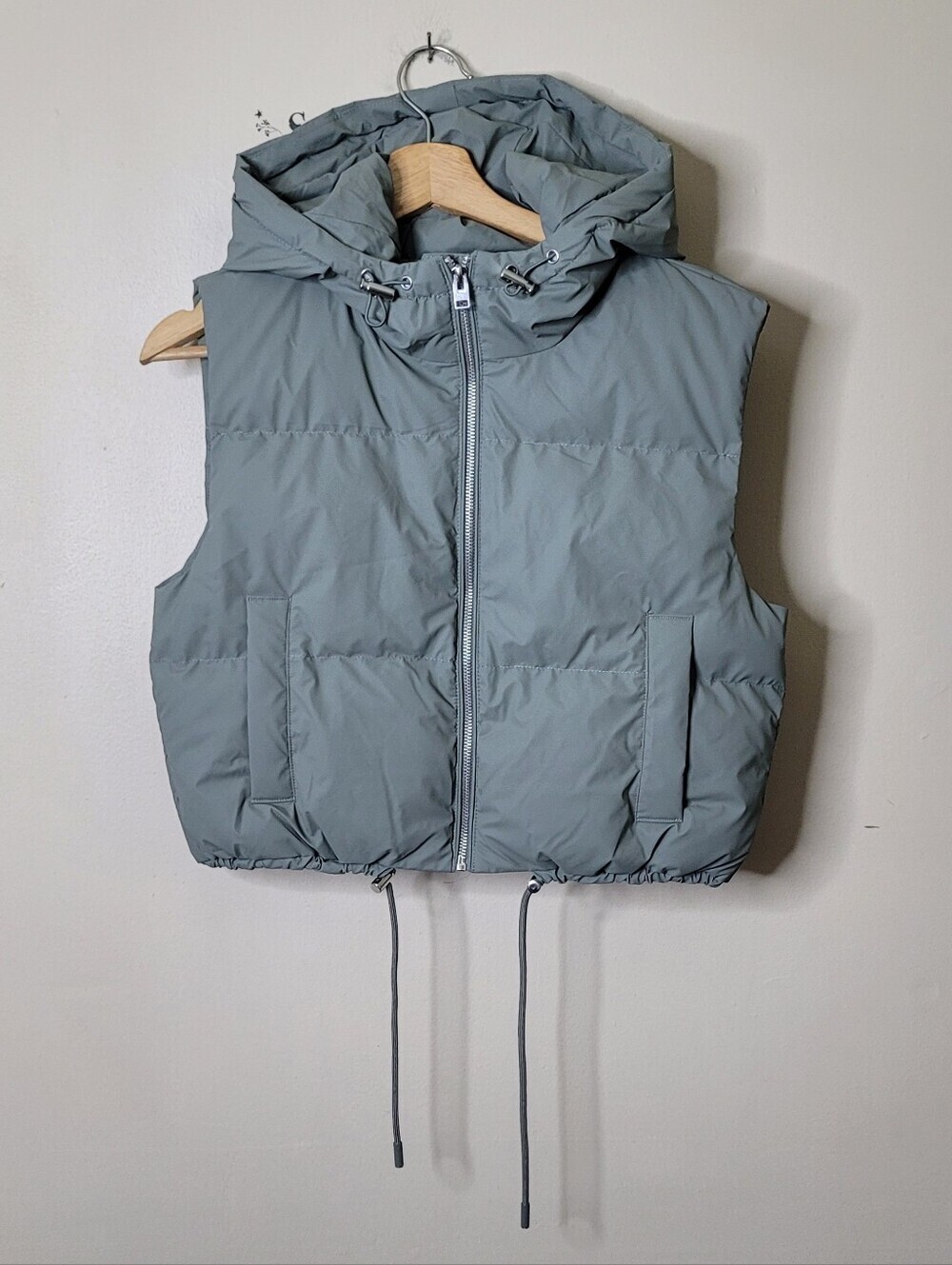Love Tree Cropped Puffer Vest NWT - Picture 2 of 8